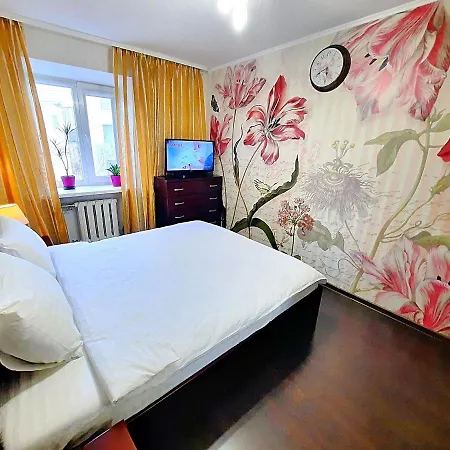 Alex Apartments: Botanical Oasis with 24/7 Self-Check-In Poltava Exterior photo