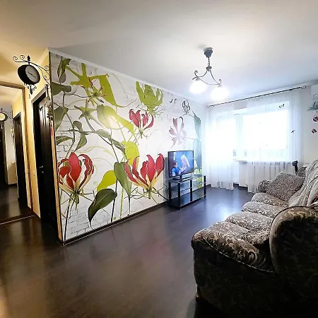 Alex Apartments: Botanical Oasis with 24/7 Self-Check-In Poltava Exterior photo