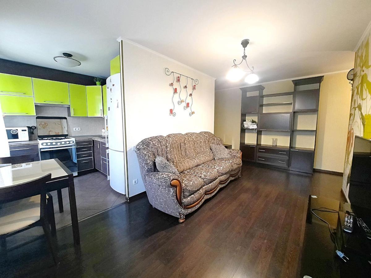 Apartment Alex Apartments: Botanical Oasis With 24/7 Self-check-in